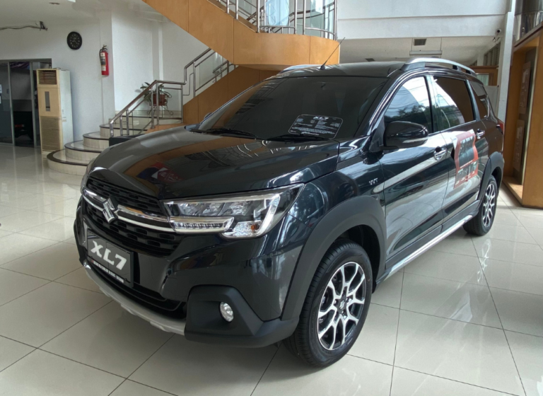 SUZUKI XL7  MOBIL SUV YANG MENGGABUNGKAN KEINDAHAN  DAN KEPRAKTISAN