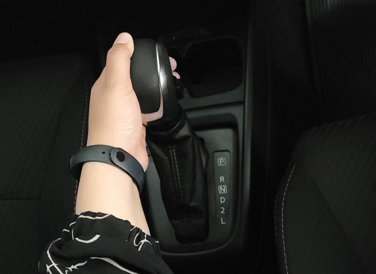 Lebih Baik Pilih Mobil Matic atau Manual untuk Pemula?