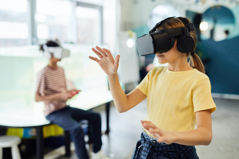 Teknologi Augmented Reality Dalam Kendaraan : Pengalaman Berkendara  yang Lebih Menarik