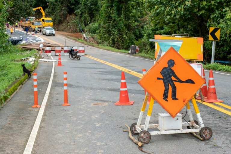 Pengaruh Kualitas Jalan terhadap Lalu Lintas dan Keselamatan di Jalan Raya